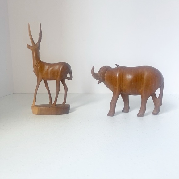 Pair of hand carved wild  animals impala and water buffalo - Picture 2 of 10